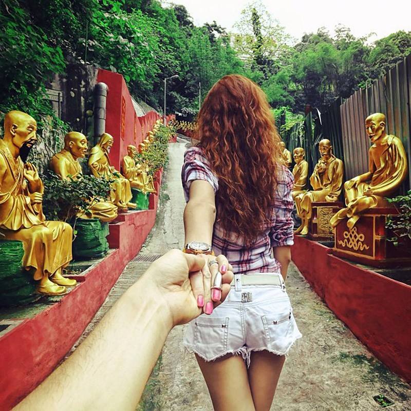 Photographer Follows His Girlfriend Around The World9