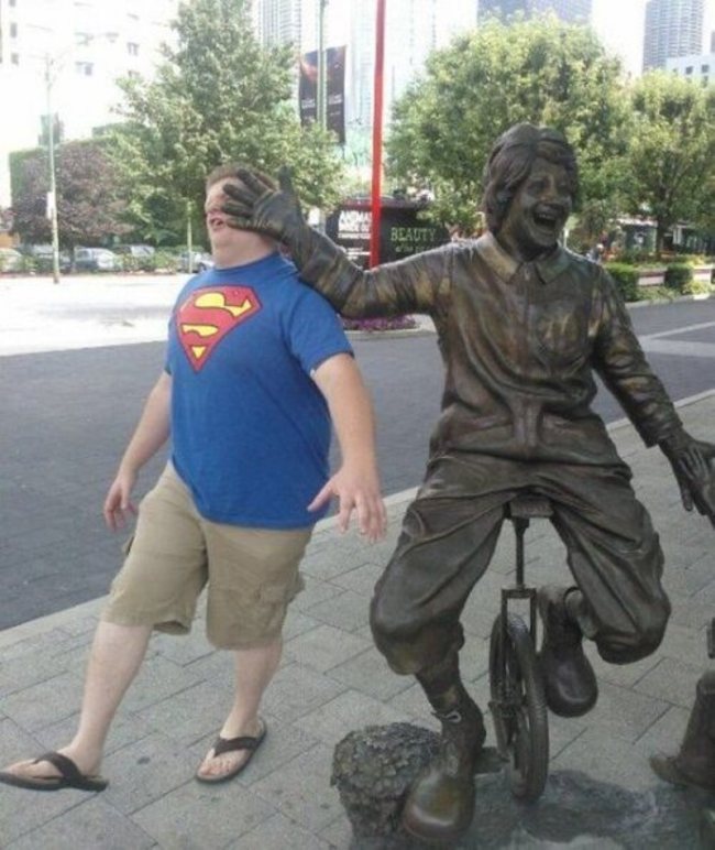 People Who Ruined These Statues In The Best Way Possible4