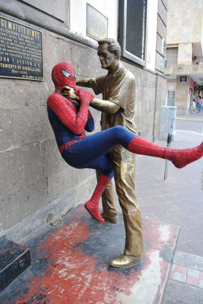 People Who Ruined These Statues In The Best Way Possible8
