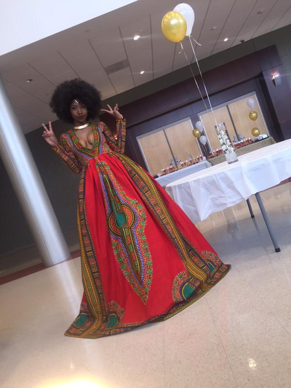 High Schooler's Self-Designed Prom Dress Is Unbelievably Awesome4